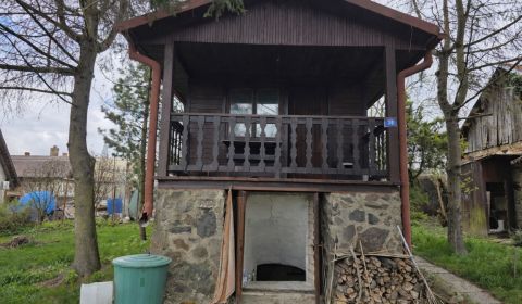 ZÁHRADNÁ CHATKA S KRÁSNYM SLNEČNÝM POZEMKOM, BOHDANOVCE