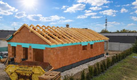 Krásny 4 izbový RD bungalov 101,65 m2 na pozemku 531 m2, Senec