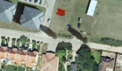 Stavebný pozemok pri Piešťanoch - obec Ostrov