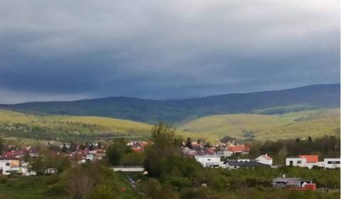 PREDAJ PRIESTRANNÉHO 3 IZB. BYTU V NOVOSTAVBE V PEZINKU-DONA SANDTNERA