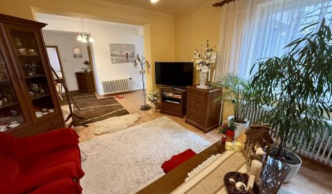 Priestranný rodinný dom v Chtelnici – ihneď obývateľný