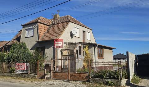 Rodinný dom Slovenský Grob, podpivničený, podkrovie, záhrada