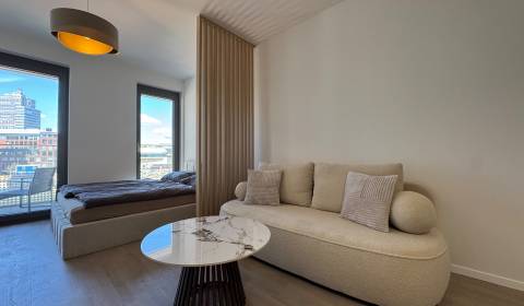 Prenájom 1-izbový byt s balkónom, METROPOLIS, Bratislava- Staré Mesto