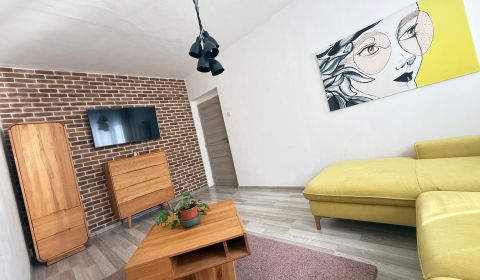 TOPOĽČANY - svetlý, pekný a zariadený 3 izbový byt