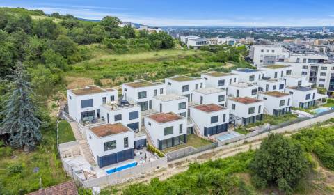 Nadštandardná 4-izbová terasová vila na Kolibe 