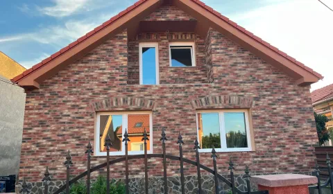 I Predaj štýlového tehlového domu v Rajke pri Bratislave