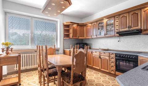 I Na predaj dvojposchodový 5i rodinný dom pri Žiline