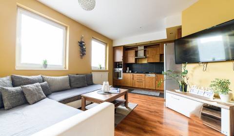 NA PRENÁJOM 2 izbový byt Armádna ulica Sihoť IV + parkovanie