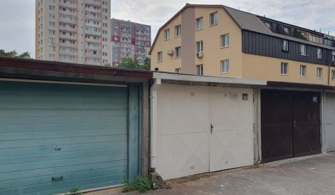 Garáž na ul. Plicková, Rača