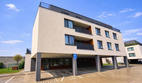 EXKLUZÍVNY 3-IZBOVÝ BYT V SÚKROMNOM KOMPLEXE |2x PARKING | NA PIESKU, 