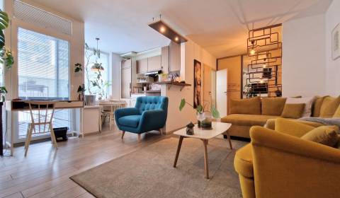 KOMPLETNE ZARIADENÝ 2-IZB BYT S GARÁŽOVÝM STÁTÍM, RETRO, RUŽINOV