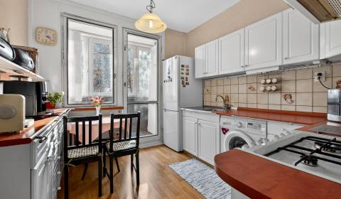 Ponúka na predaj 4 izb. byt na ul. Ševčenkova v Petržalke