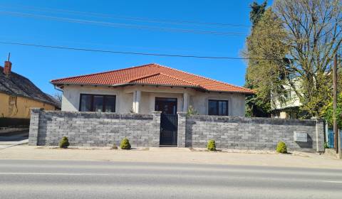 Na predaj veľký rodinný dom s rozsiahlym pozemkom Svätý Peter !