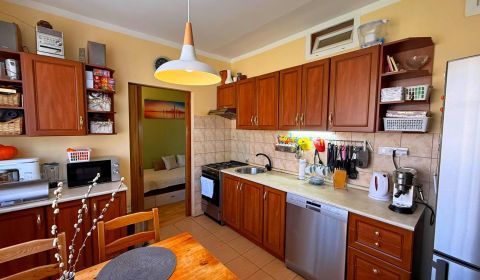 EXKLUZÍVNE NA PREDAJ 3,5 IZBOVÝ BYT, VII. SÍDLISKO KOMÁRNO