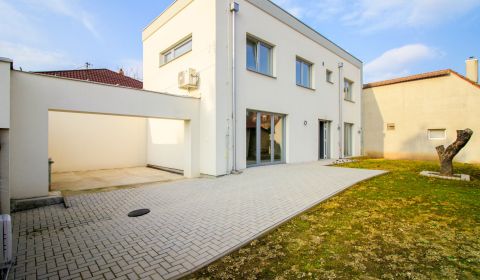 Pozrite si MODERNÚ NOVOSTAVBU 5i RD pri SENCI, MOŽNOSŤ VÝMENY za BYT