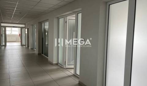 Na prenájom - kancelária na ul. Tolstého v meste Humenné