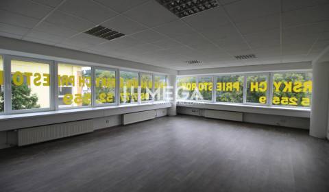 NA PRENÁJOM kancelária na námestí v 