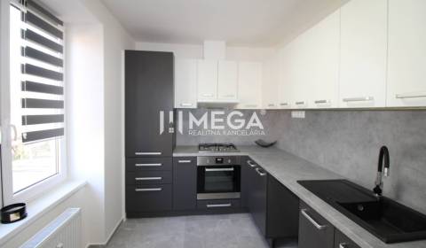 NA PREDAJ - 2 iz. byt, prerobený s balkónom blízko centra mesta Humenn