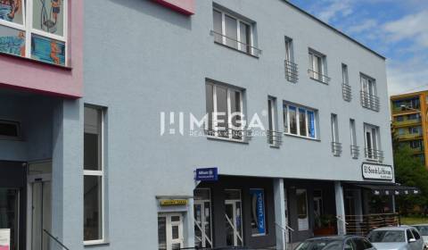 PRENÁJOM obchodného priestoru v centre Humenného (74 m2)