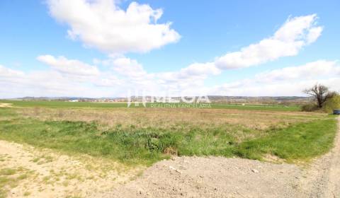 NA PREDAJ: Veľkorysý stavebný pozemok s výhľadom na Vranov