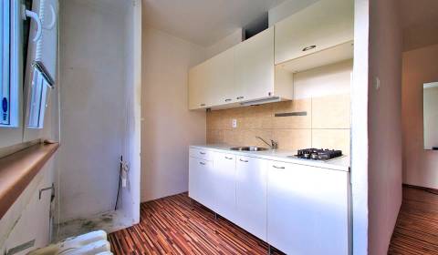 Predaj 2 izbový byt, ulica A. Gwerkovej, Bratislava V. Petržalka
