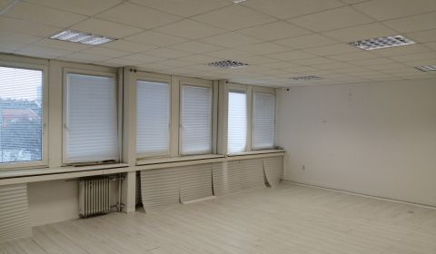 Klimatizovaná kancelária 51,3 m2 pri POLUS-e na Pluhovej ul.