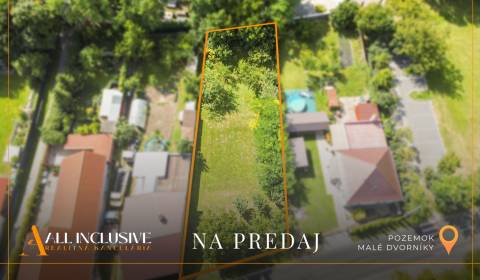 Na predaj priestranný pozemok (828 m²) , Malé Dvorníky
