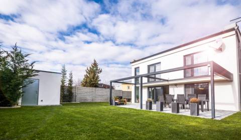 Vychutnajte si leto v dome na Slnečných Jazerách 