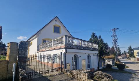 Útulný rodinný dom s krásnou terasou v Záhorskej Bystrici