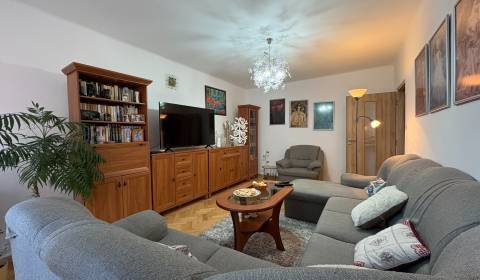 Na predaj: 4 izb.byt + BALKON + ŠATNIK + ŠPAJZA