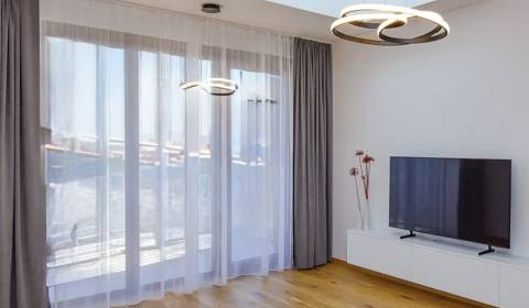 Na predaj: CENTRUM 2 izb.byt po kompletnej novej rekonštrukcii