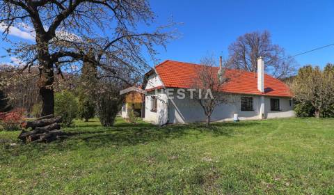 Chalupa v krásnom prostredí myjavských kopaníc