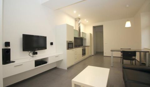 2-izb.kompletne zariadený byt v centre (Medená ul.) vrátane Energií.  