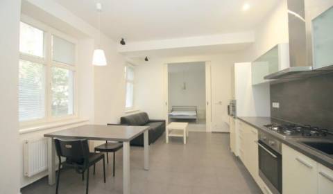 2-izb.kompletne zariadený byt v centre (Medená ul.) vrátane Energií.  