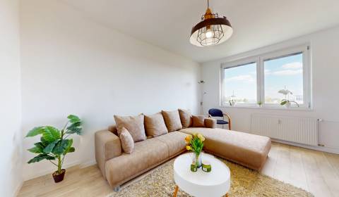 BA/TRNÁVKA-Prenájom prerobeného 3i bytu s lodžiou + súkromný parking