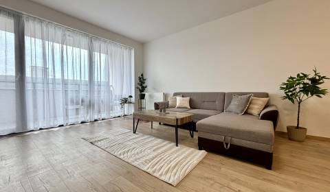 Veľký, nový 2- izbový byt s balkónom, parkovacím miestom v centre