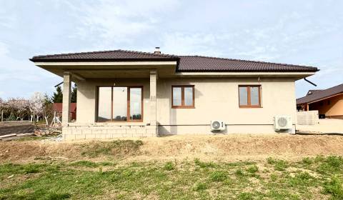 Na predaj 4- izbový  rodinný dom v Golianove