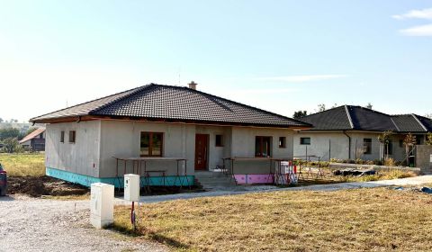 Na predaj 4- izbový  rodinný dom v Golianove