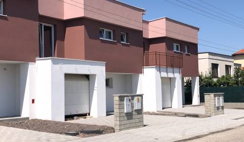 Na predaj 4-izbová novostavba s garážou Šurany