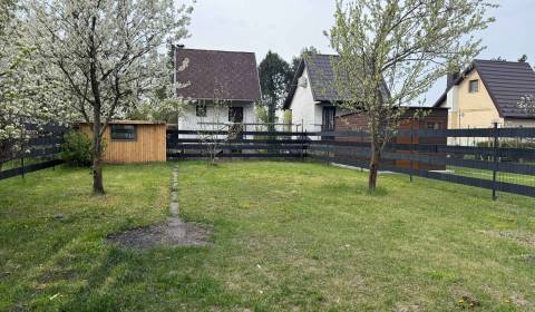 NOVINKA ! Útulná trojpodlažná chata na oddych v tichom prostredí 