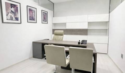 Na prenájom moderná kancelária 12 m2 v centre Žiliny