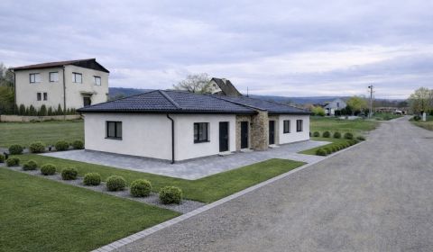 Dvojdom 4 izbový na predaj v obci Chrabrany 