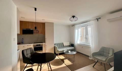 PRENÁJOM - 3-izbový krásny kompletne zrekonštruovaný byt - Mostná