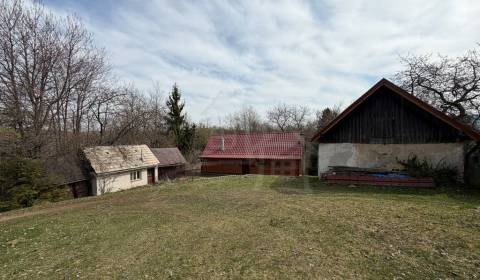 Zrekonštruovaná chalupa na polosamote blízko lyžiarskeho vleku