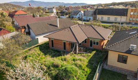 ROZOSTAVANÝ - rodinný dom s terasou 157 m² - Drietoma