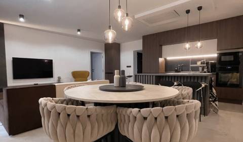 Moderné bývanie pod Zoborom v 3 izbovom byte s terasou a s garážou