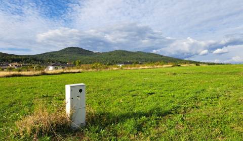 Stavebný pozemok 673 m2 v Štitároch s výhľadom na Zobor i Žibricu