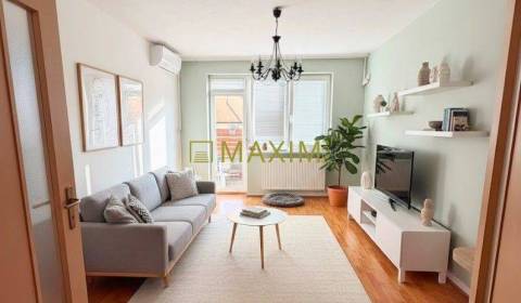 Ponúkame na predaj priestranný 2-izbový byt s veľkou terasou.