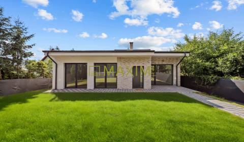  Moderná jednopodlažná nehnuteľnosť pre celoročné bývanie 