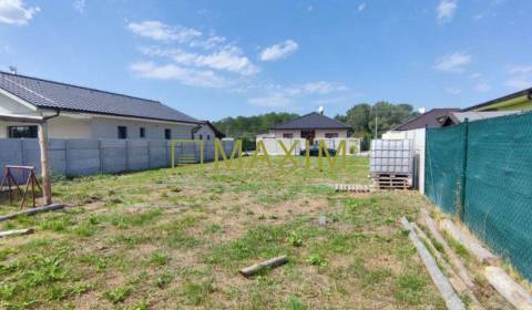 Pozemok v obci Malé Leváre